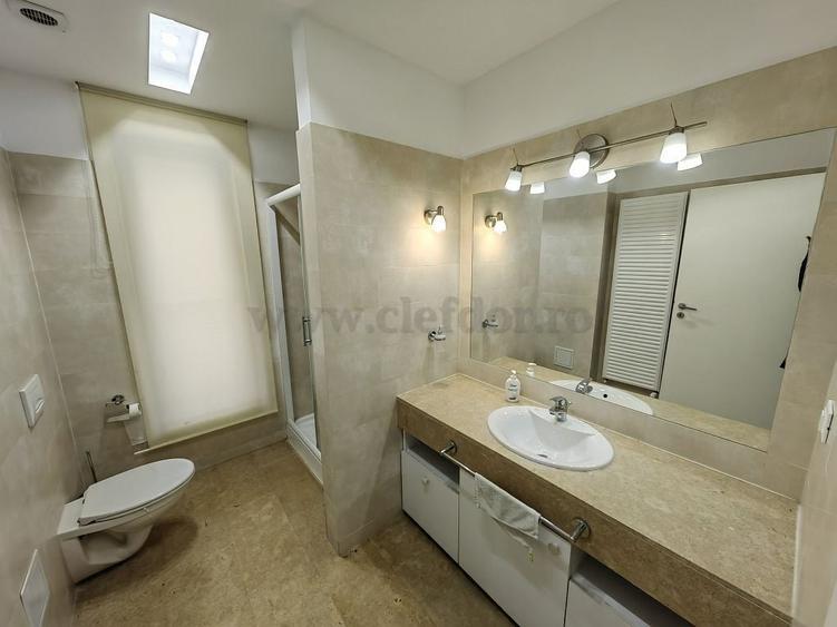Casă individuală cu 9 camere cu Canalizare în Pipera