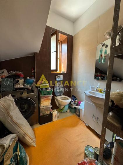 Casă cu 4 camere cu Teren 300 Mp în Glina