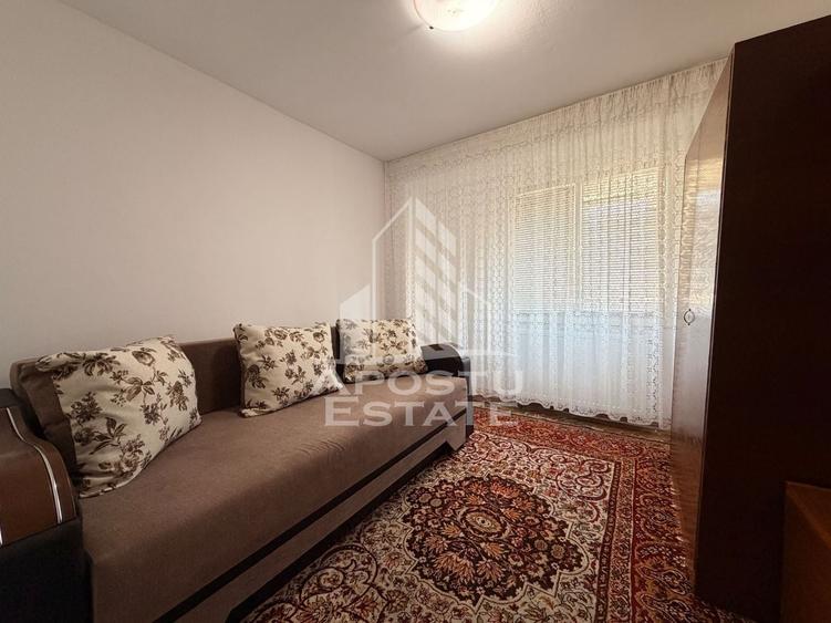 Apartament cu 3 camere semidecomandat, mobilat în Complex Studențesc