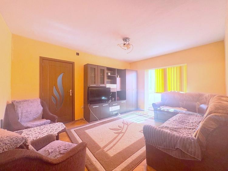 Apartament cu 3 camere semidecomandat, mobilat în Girocului