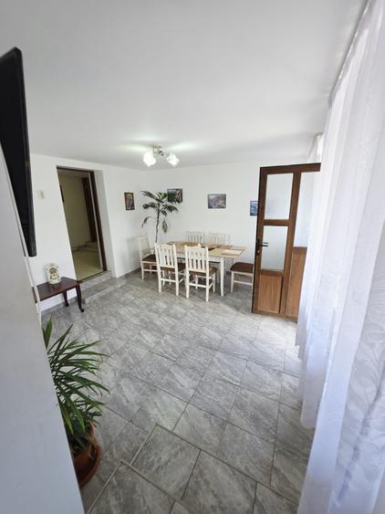 Casă renovată cu 6 camere, teren 557 mp – Berceni, Prahova - 40