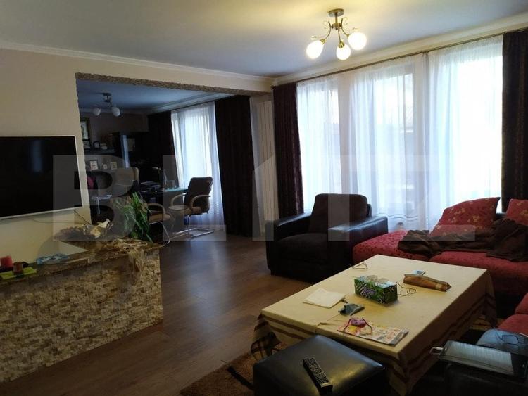 Casă individuală cu 12 camere cu Teren 690 Mp în Cetate