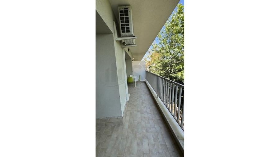Apartament cu 3 camere semidecomandat, mobilat în Iancu Nicolae