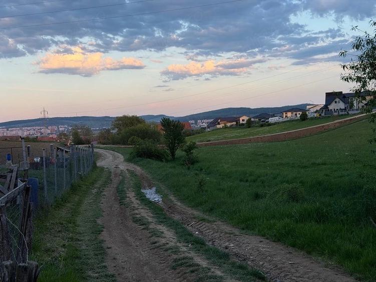 Teren de 465 mp, în Nazna