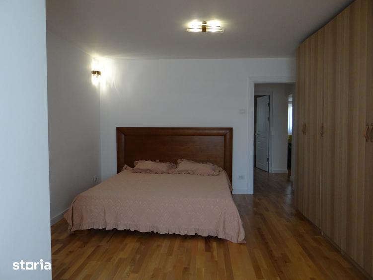 Apartament cu 3 camere, mobilat în Decebal