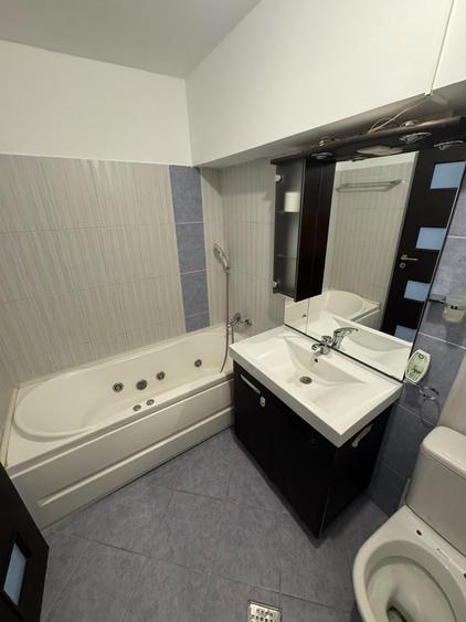 Apartament cu 4 camere decomandat în Moșilor
