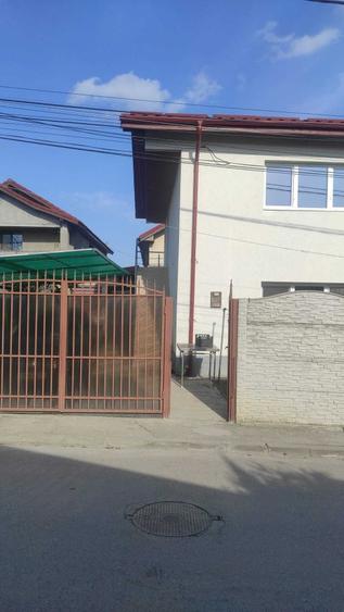 Apartament cu 3 camere semidecomandat în Cățelu