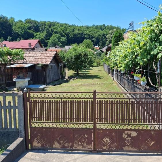 Casă cu 4 camere cu Teren 815 Mp în Tătărani