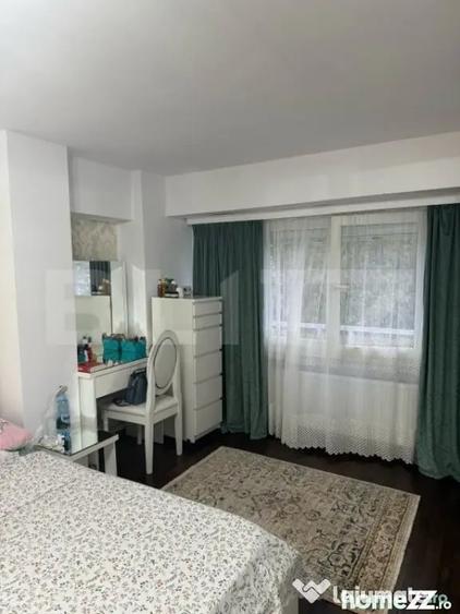 Apartament cu 4 camere decomandat în Cetate