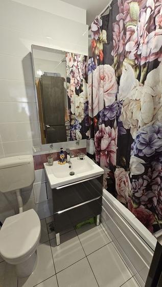 Apartament cu 3 camere decomandat, mobilat în Tractorul