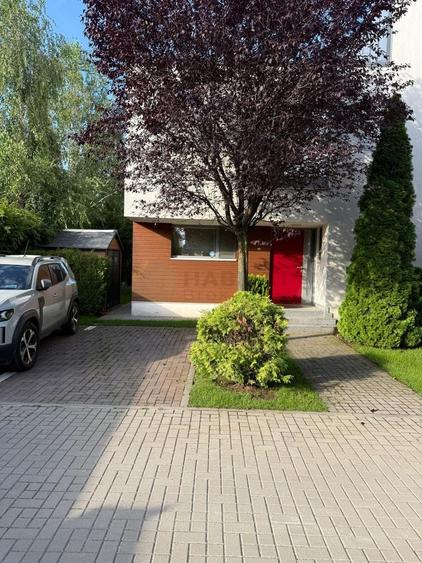 Casă individuală cu 4 camere cu Canalizare în Tunari