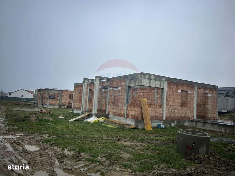 Casă cu 4 camere cu Teren 500 Mp în Recea