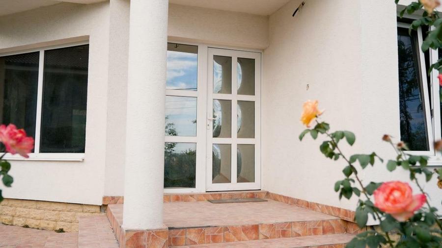 Casă individuală cu 5 camere cu Canalizare în Dezmir
