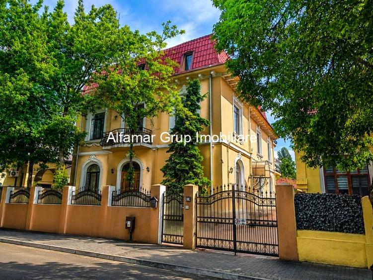 Casă individuală cu 9 camere cu Canalizare în Cotroceni