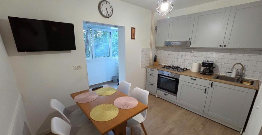 Apartament cu 3 camere decomandat, mobilat în Sebastian
