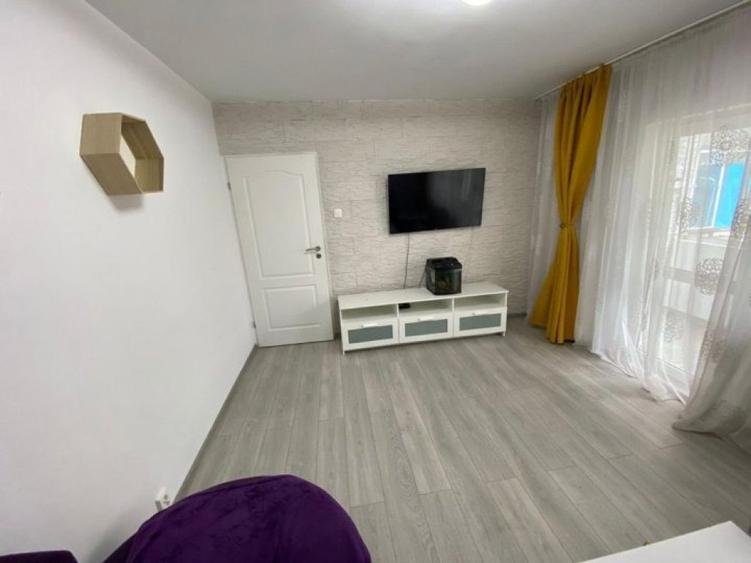 Apartament cu 3 camere decomandat în Tineretului