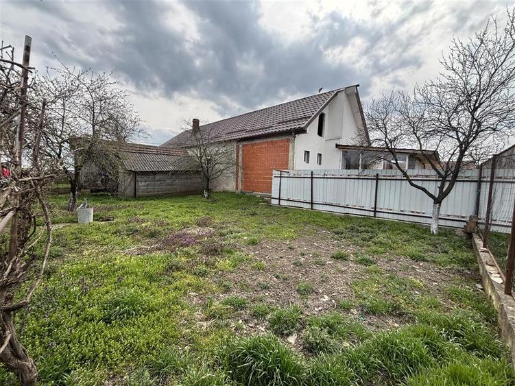 Casă cu 4 camere cu Teren 795 Mp în Cefa