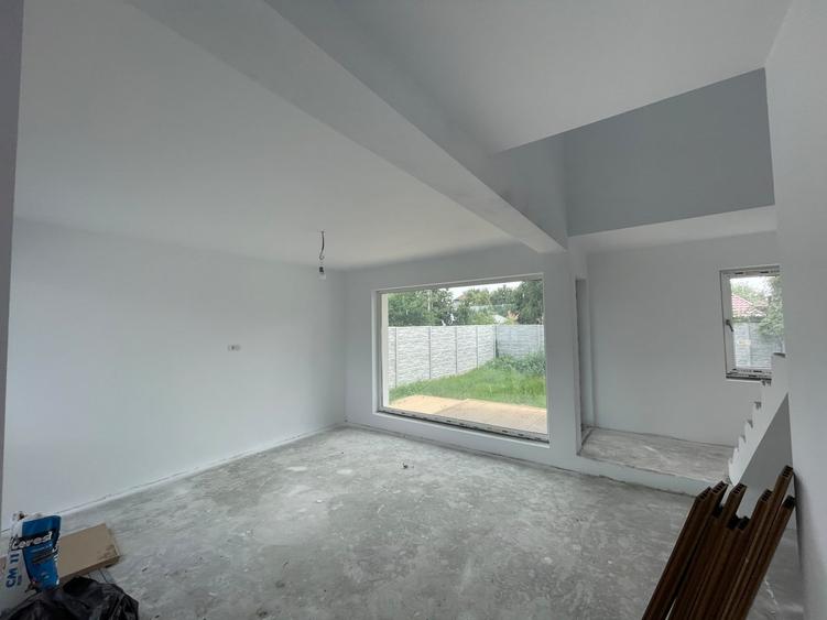 Duplex cu 3 camere cu Canalizare în Plopi