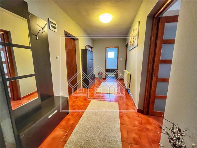 Apartament cu 3 camere decomandat în Șelimbăr