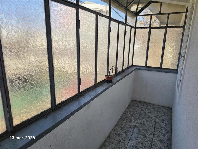 Apartament cu 3 camere decomandat în Podul de Piatră