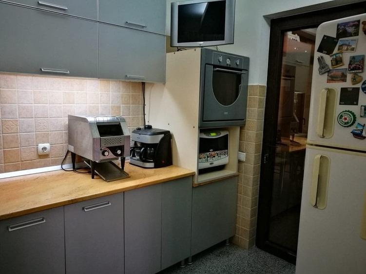 Casă individuală cu 7 camere cu Canalizare în 1 Mai