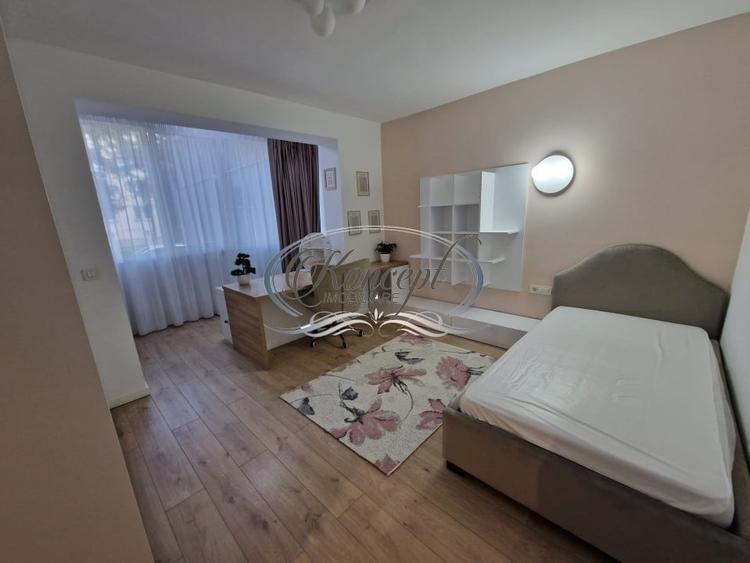 Apartament cu 5 camere decomandat, mobilat în Plopilor