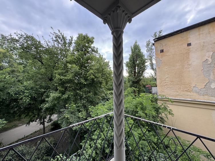 Apartament cu 3 camere decomandat, mobilat în Cișmigiu