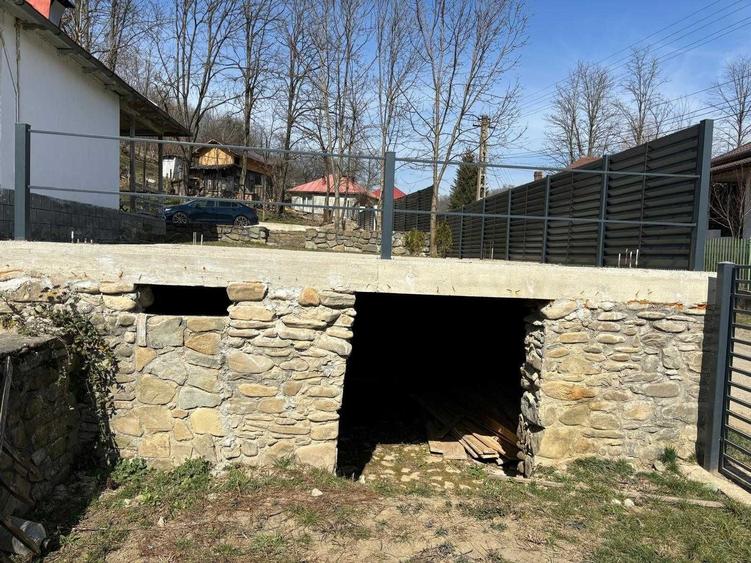 Casă cu 2 camere în Ostrovu