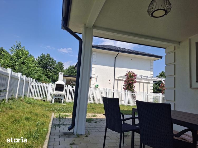 Casă cu 4 camere cu Teren 400 Mp în Păulești