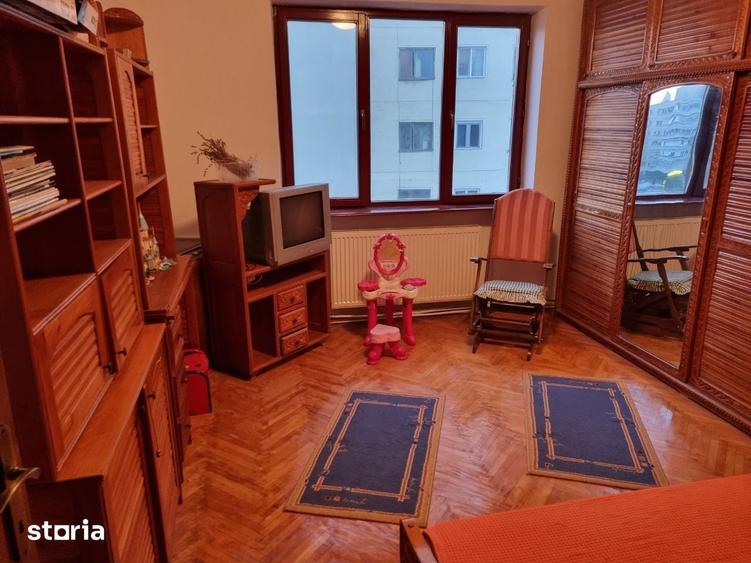 Apartament cu 3 camere decomandat în Central