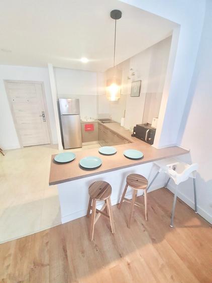 Apartament cu 2 camere decomandat, mobilat în Central