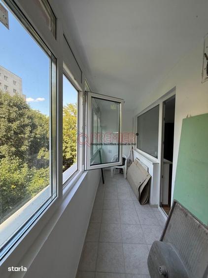 Apartament cu 3 camere decomandat în Alexandru Obregia