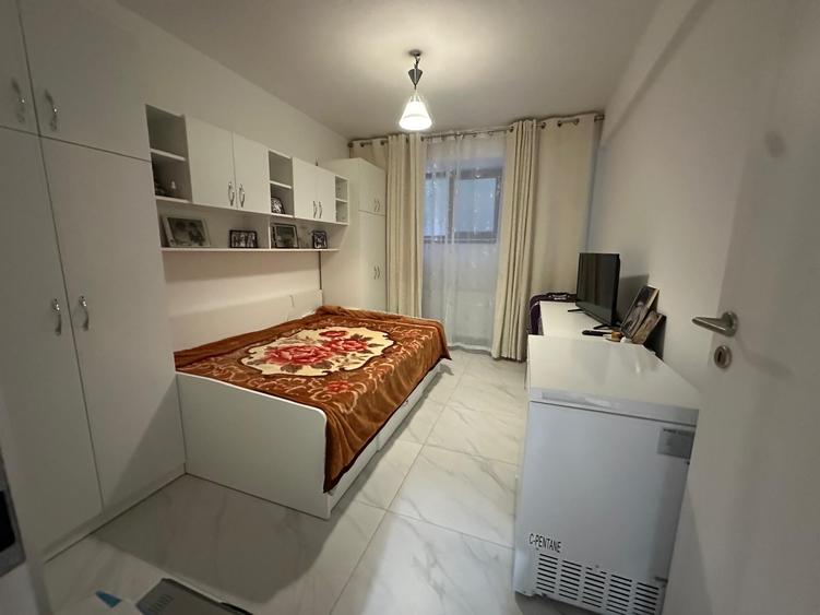 Apartament cu 4 camere semidecomandat în Bragadiru