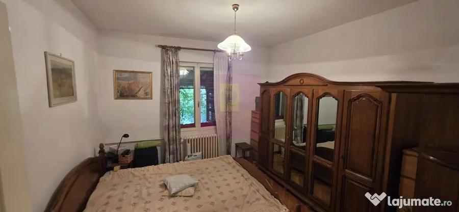 Casă cu 6 camere cu Teren 1000 Mp în Cornu
