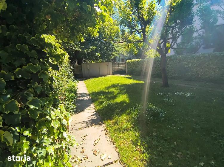 Apartament cu 6 camere în Domenii