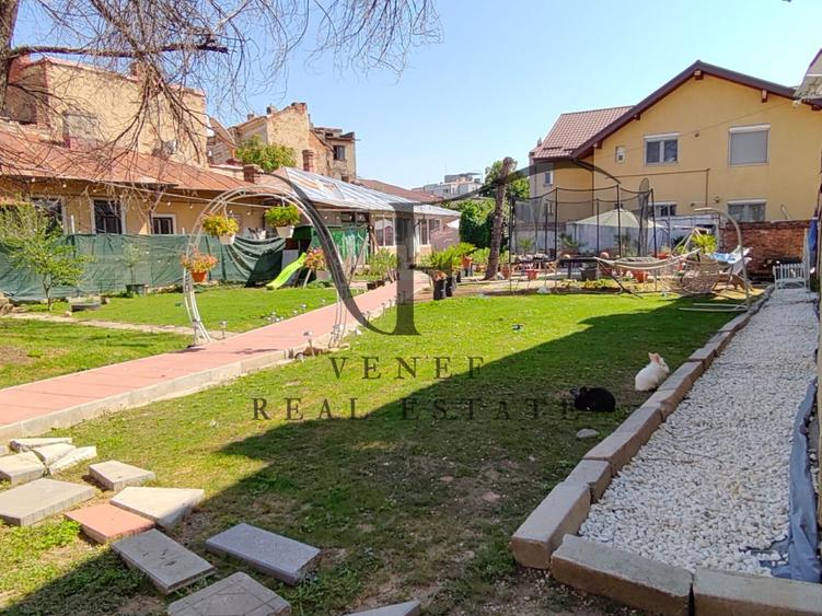 Teren Construcții intravilan de 985 mp, în Moșilor