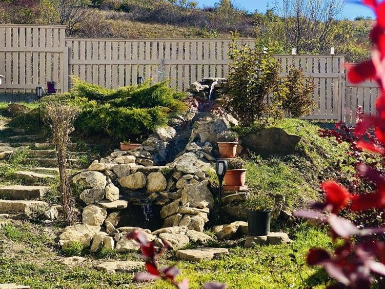 Casă individuală cu 7 camere cu Teren 470 Mp în Borhanci