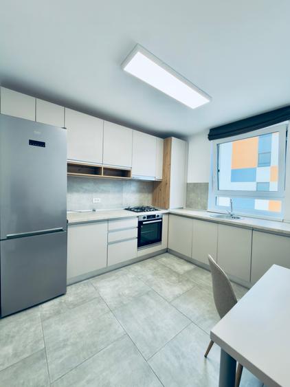 Apartament cu 2 camere decomandat în Tractorul