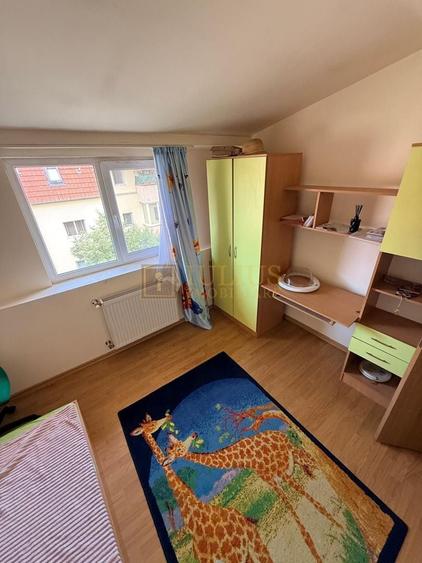 Apartament cu 3 camere decomandat în Dâmbovița