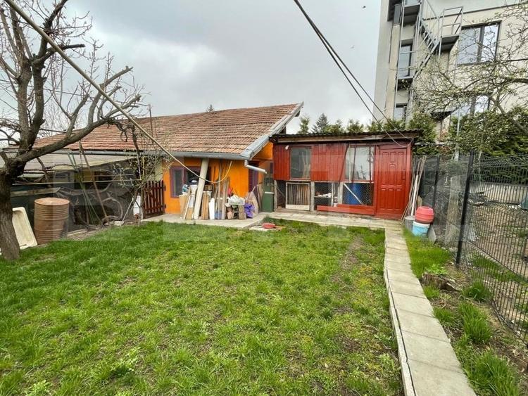 Casă individuală cu 4 camere cu Canalizare în Zorilor