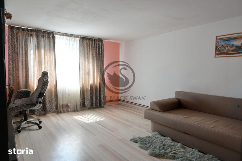 Casă cu 9 camere cu Teren 1048 Mp în Bărcănești