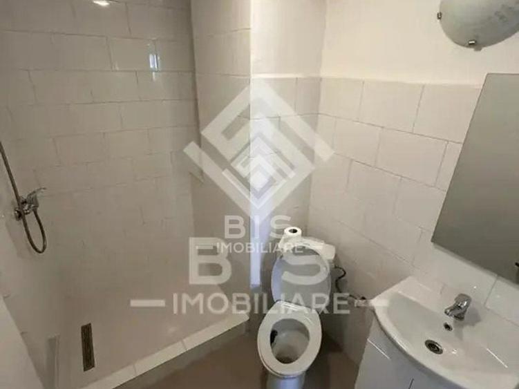 Apartament cu 3 camere decomandat în Industrială