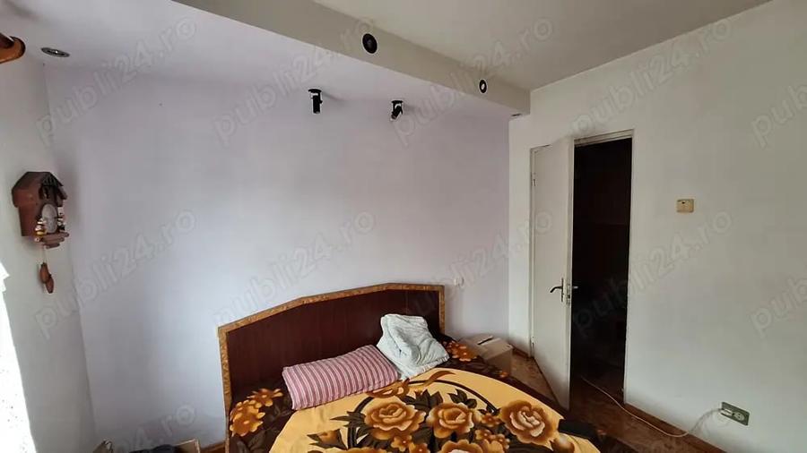 Apartament cu 3 camere semidecomandat în Central