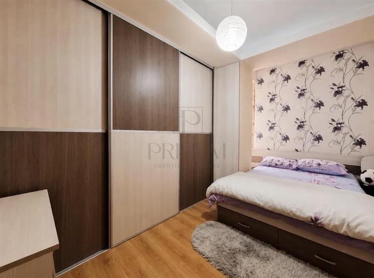 Apartament cu 3 camere semidecomandat în Giroc