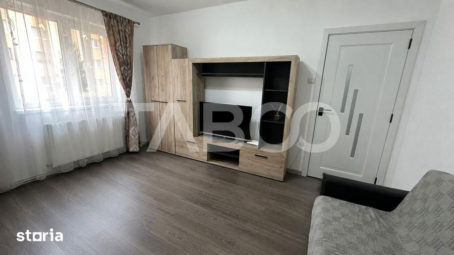 Apartament cu 3 camere semidecomandat, mobilat în Mihai Viteazul
