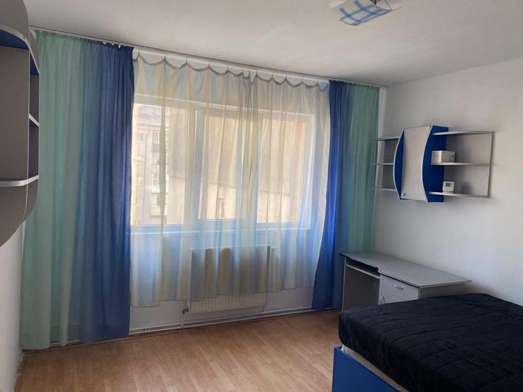 Apartament cu 3 camere decomandat în Vasile Aaron