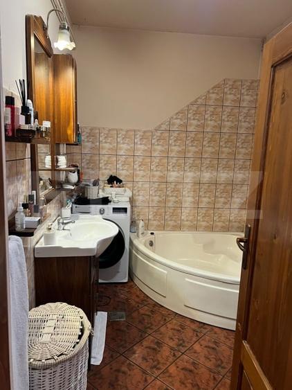Casă individuală cu 4 camere cu Canalizare în Titulescu