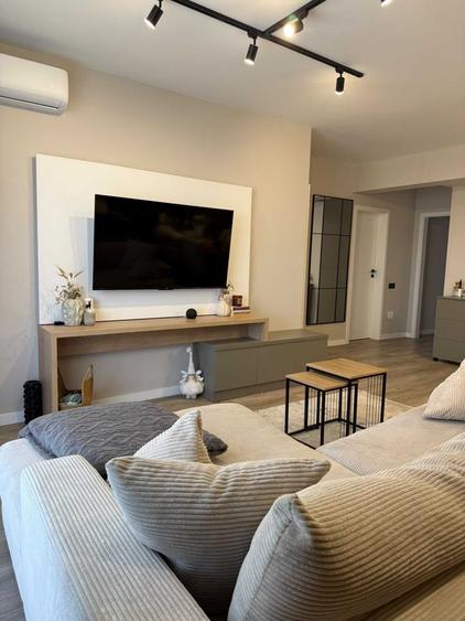 Apartament cu 3 camere decomandat în Florești