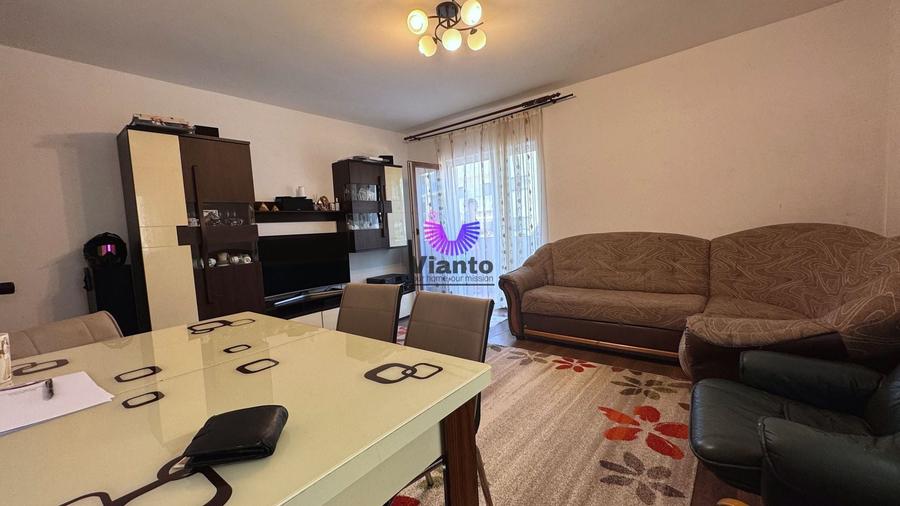 Apartament cu 3 camere decomandat, mobilat în Exterior Sud