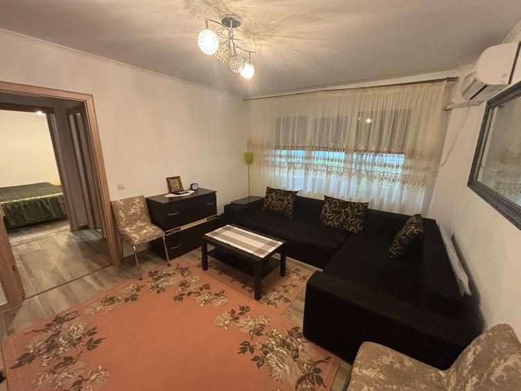 Apartament cu 2 camere semidecomandat în Podu Roș